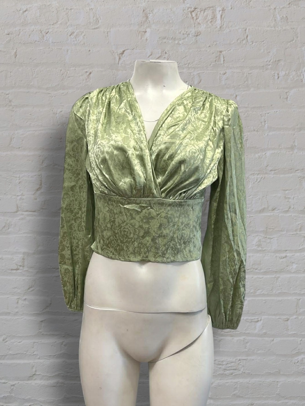 Micas Sage Green Draped V-Neck Long Sleeve Crop Top Size M Satin Floral